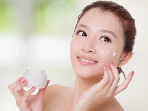 Các bước trang điểm đi chơi cho nàng xinh lung linh, thu hút mọi ánh nhìn ảnh 1 Các bước trang điểm đi chơi cho nàng xinh lung linh, thu hút mọi ánh nhìn ảnh 1
