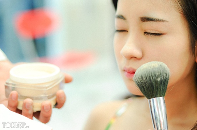 Các bước trang điểm đi chơi cho nàng xinh lung linh, thu hút mọi ánh nhìn ảnh 11 Các bước trang điểm đi chơi cho nàng xinh lung linh, thu hút mọi ánh nhìn ảnh 11