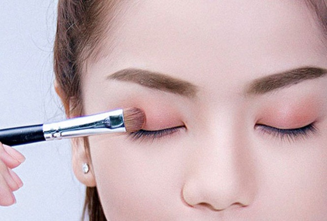 Các bước trang điểm đi chơi cho nàng xinh lung linh, thu hút mọi ánh nhìn ảnh 7 Các bước trang điểm đi chơi cho nàng xinh lung linh, thu hút mọi ánh nhìn ảnh 7